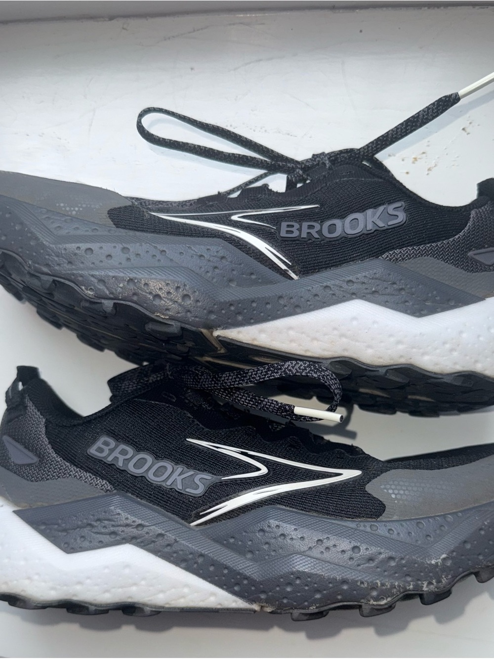 Brooks Caldera 8s Trail Running Women’s Size 7.5 Sneakers Black/gray